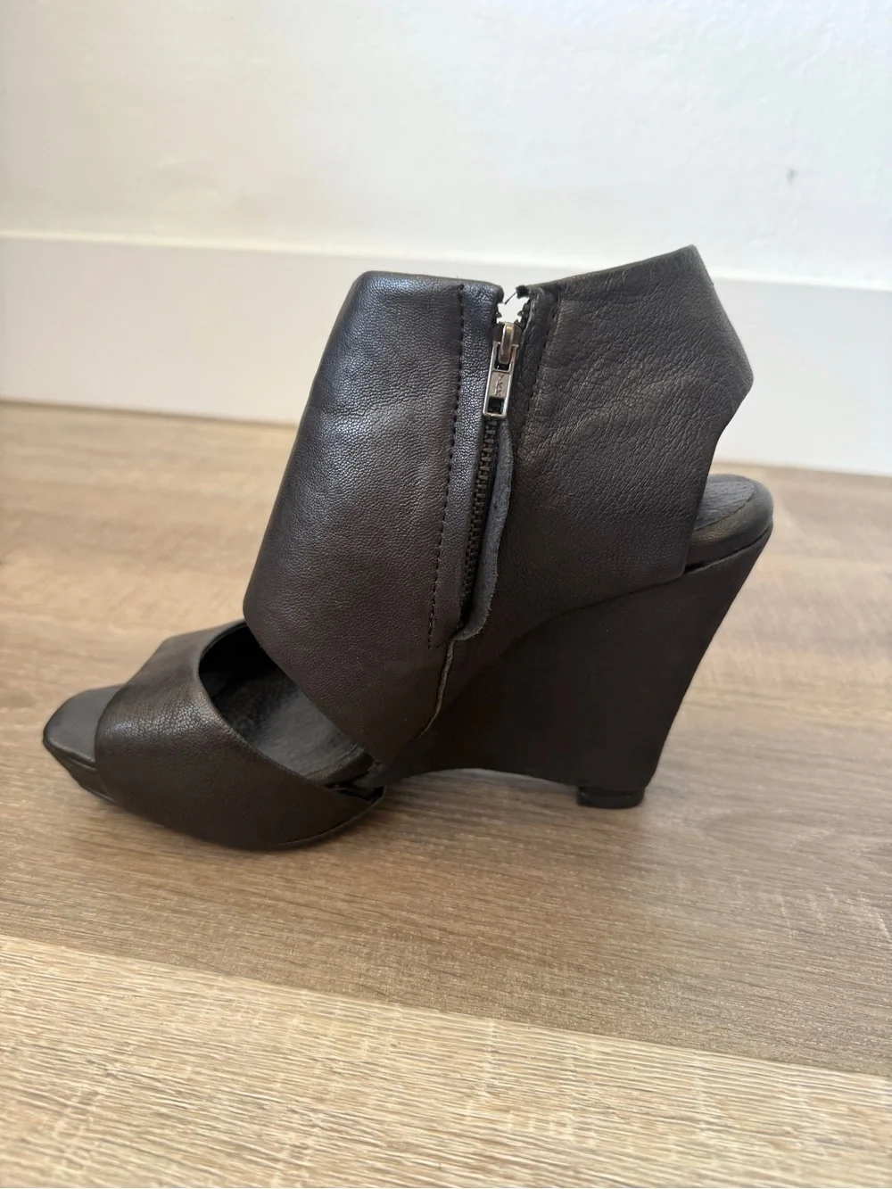 Farylrobin Size 8 Madison Black Leather Wedge Open Toe Sandals